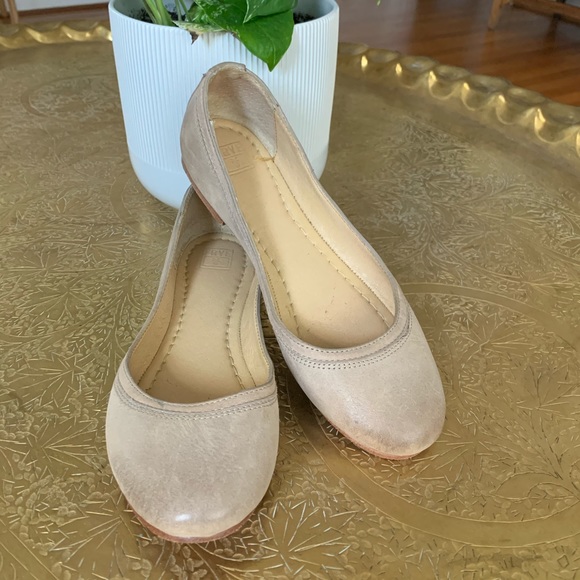 Frye Carson flats in beige - Picture 3 of 3